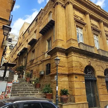 Daire Palazzo Caratozzolo *