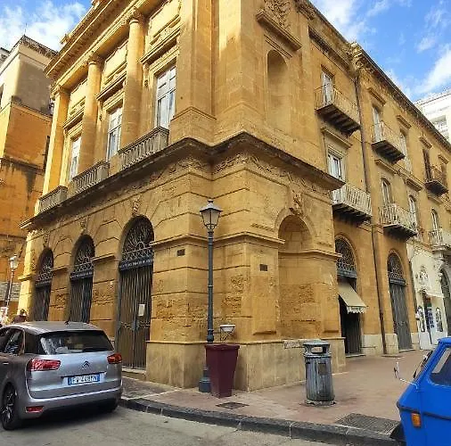 Palazzo Caratozzolo *